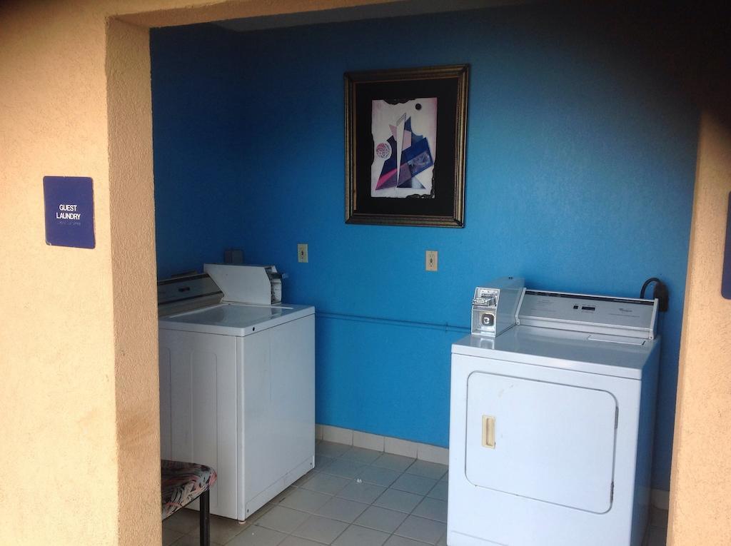 Groves Executive Inn מראה חיצוני תמונה
