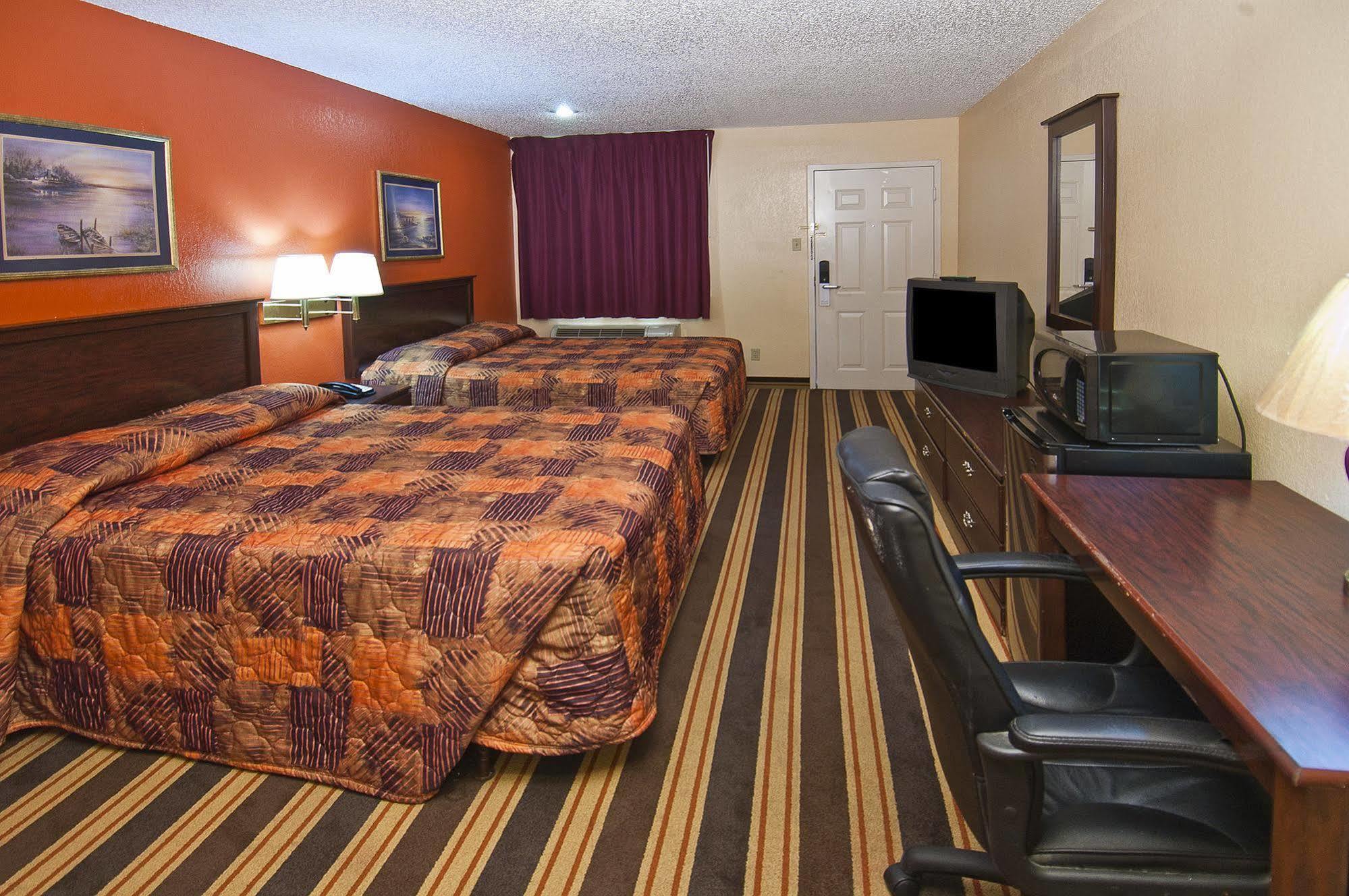 Groves Executive Inn מראה חיצוני תמונה